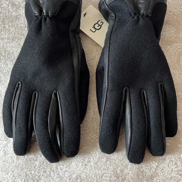 Brand New UGG Mens Wool & Genuine Leather Touchscreen Tech Gloves Faux Fur Lined - Picture 4 of 13